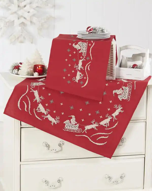 Markenware Stickpackung Mitteldecke Wichtel mit Schlitten