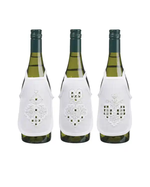 Kostenloser Versand Stickpackung Flaschenschürze Herzen auf Weiß