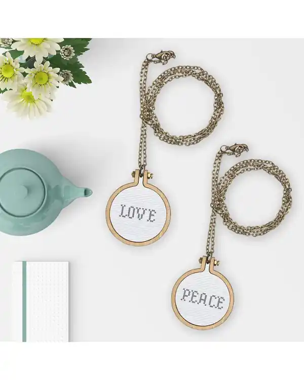 Weltweiter Versand Stickrahmen Halskette 4,0 cm