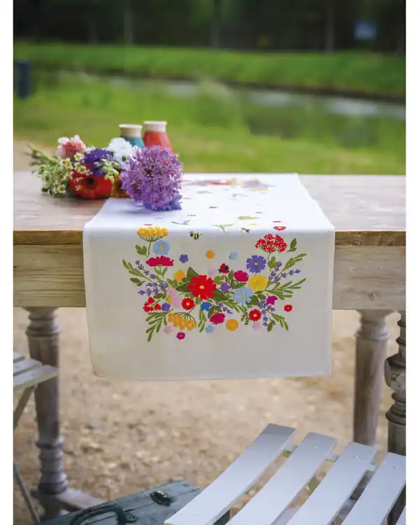 Stickpackung Tischdecke Welt voller bunter Blumen Exklusiv