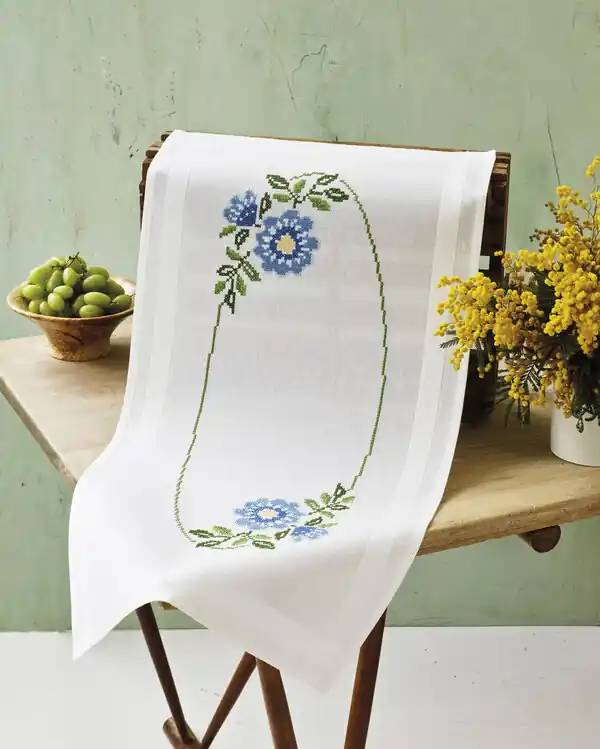 Stickpackung Mitteldecke Blaue Blumen Sonderangebot