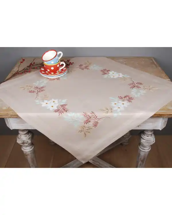 Stickpackung Mitteldecke Laub mit oder ohne Garn Neue Ware