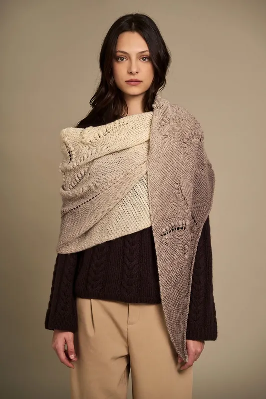 Weltweiter Versand Asymmetrischer Schal aus Laines du Nord Poema