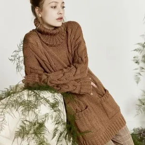 Pullover mit Taschen und Zopfmuster aus Carpe Diem Premium