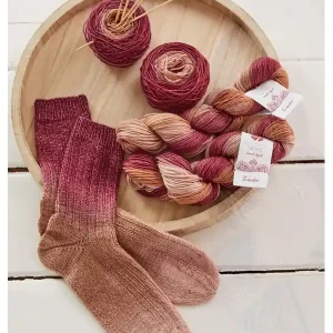Weltweiter Versand Socken im Rippenmuster aus Meilenweit Merino Hand-Dyed