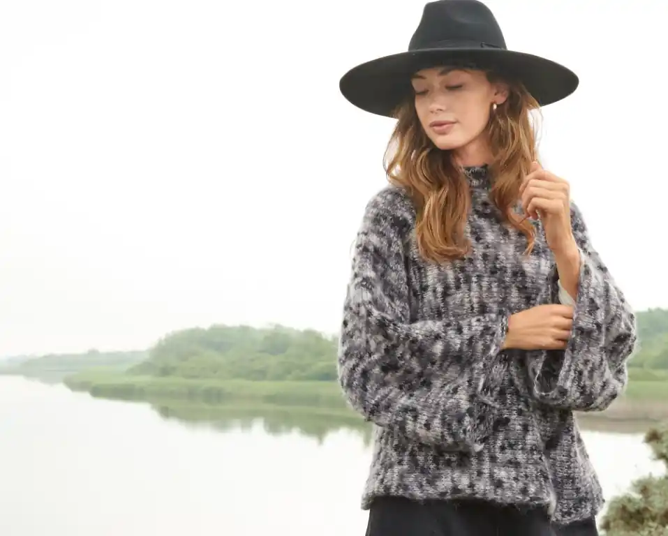 Pulli quer gestrickt aus Lala Berlin Brushy Nur Für Kurze Zeit