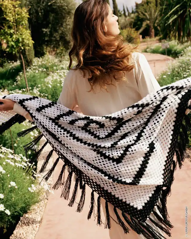 Gleich Bestellen Quadratisches Tuch Im Stäbchenlochmuster aus Ecopuno