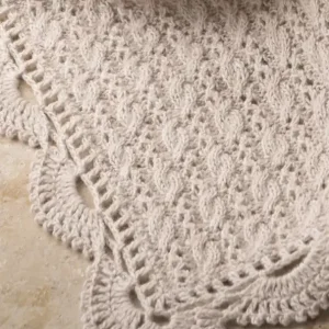 Babydecke mit Zopfmuster aus Ecopuno Geld-Zurück-Garantie