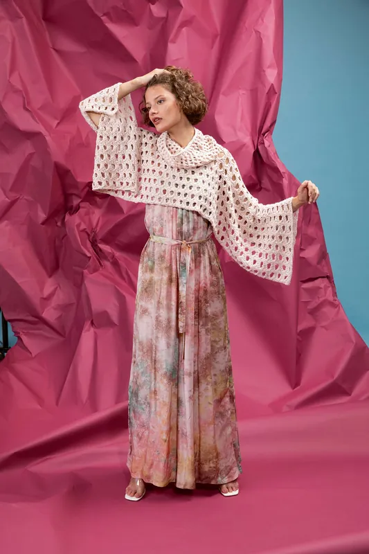 Neue Ware Cape mit Lochmuster aus Sakura