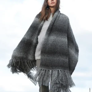 Breiter Schal Mit Fransen aus Avio Ab Werk
