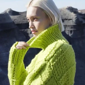 Pullover Desert Bloom aus WOOLADDICTS Fire Meistverkauft