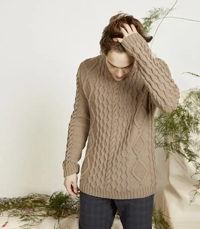 Herrenpullover mit Zopfmuster (II) aus Merino 120 Neue Kollektion