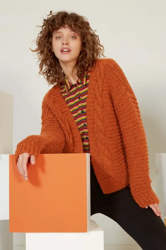 Jacke mit Zopfmuster aus Malou Light Im Trend