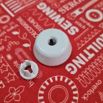 Kleinere & mittlere Fadenablaufscheibe – BERNINA Ersatzteil D12 / D27 Spulenhalterscheiben / Spulenstopper Schneller Versand