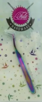 Nähpinzette – Original Tula Pink Hardware – Swiss Style Angle Tweezer Preisreduziert