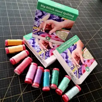 Kostenfreie Lieferung Big Stitch Hand Quilting by Sarah Fielke – 12wt. 10 Spulen Aurifil Garnsortiment