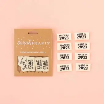 Made in 2023 Bio-Baumwoll-Labels – Sarah Hearts Organic Cotton Webetiketten – Premium Woven Labels – Tied with a Ribbon Limited Edition Zertifiziert
