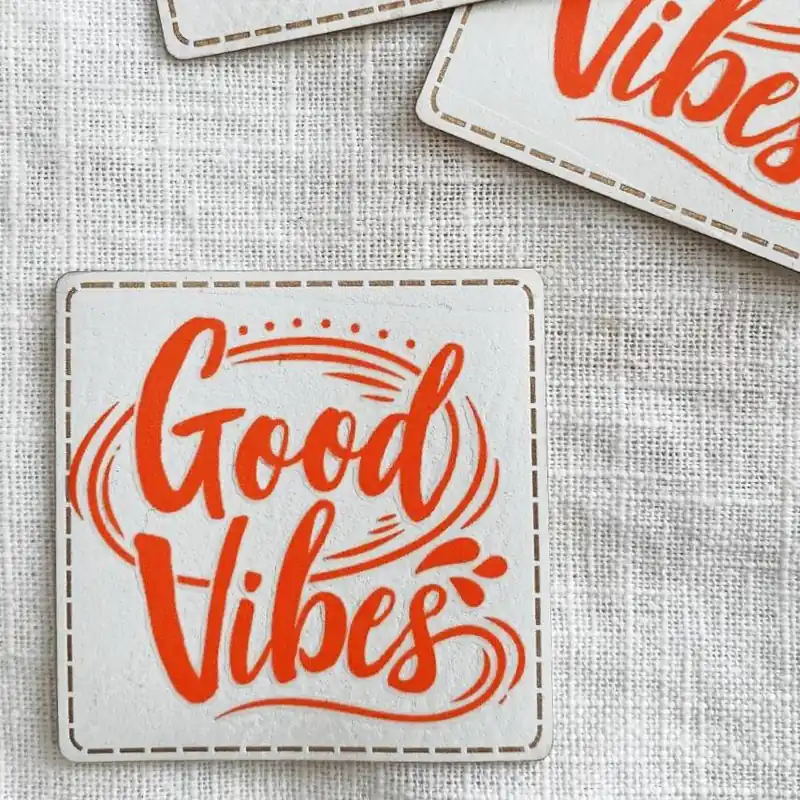 Neuheit Aufnäher Label – good Vibes weiß neonorange – für einzigartige Nähprojekte, Strickwerke & Co