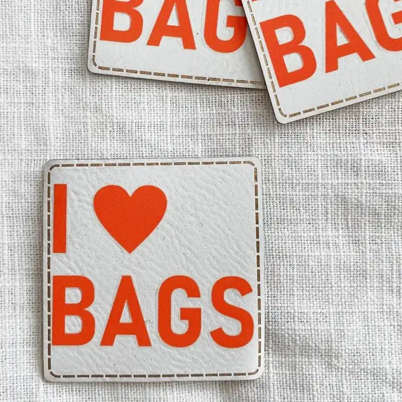 Bestseller Aufnäher Label – I ❤️ Bags weiß neonorange – für einzigartige Nähprojekte, Strickwerke & Co.