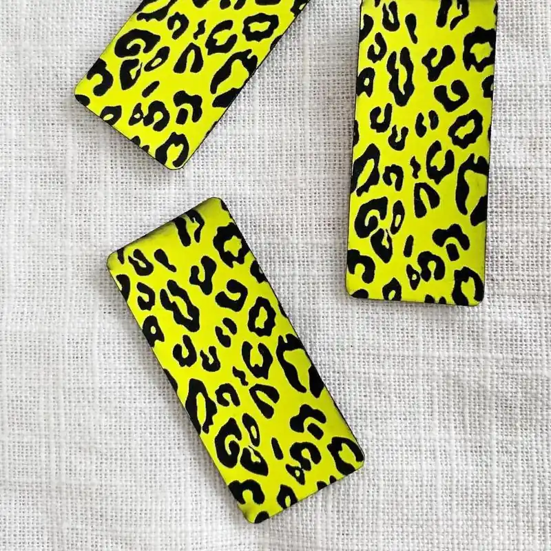 Gratis Versand Aufnäher Label – Leo Print – neongelb – für einzigartige Nähprojekte, Strickwerke & Gebasteltes