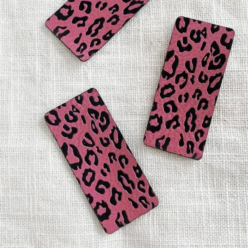 Must-Have Aufnäher Label – Leo Print – altrosa – für einzigartige Nähprojekte, Strickwerke & Gebasteltes