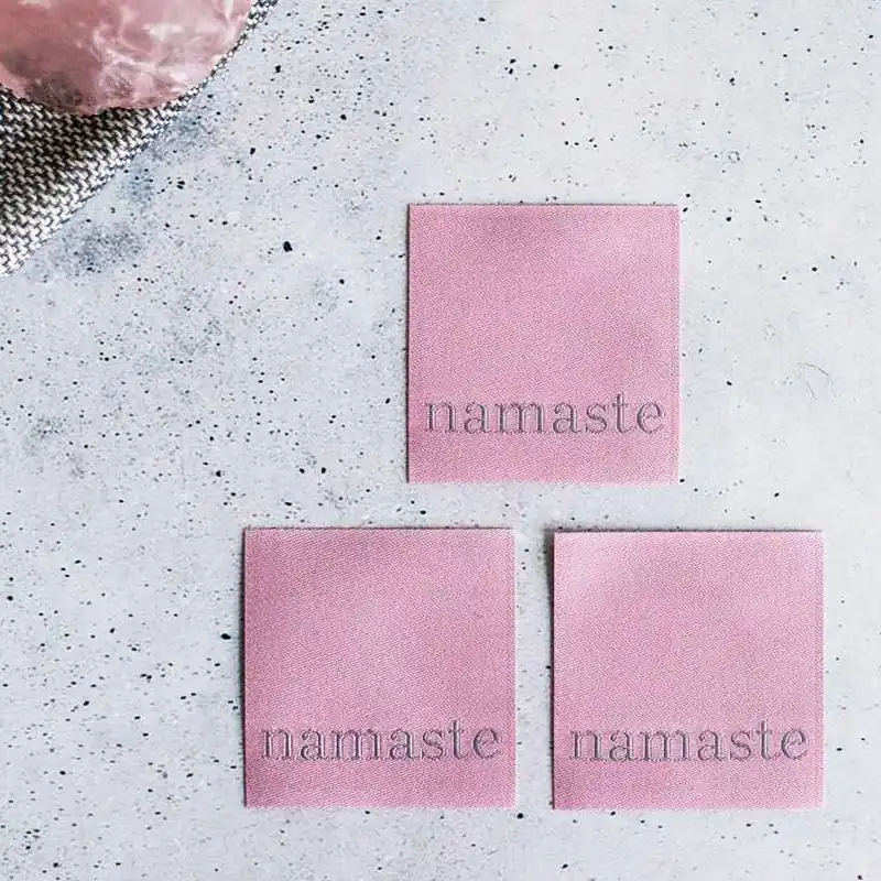 Maxi Webetikett – namaste – Aufnäher von Farbenmix 5x5cm Großhandel