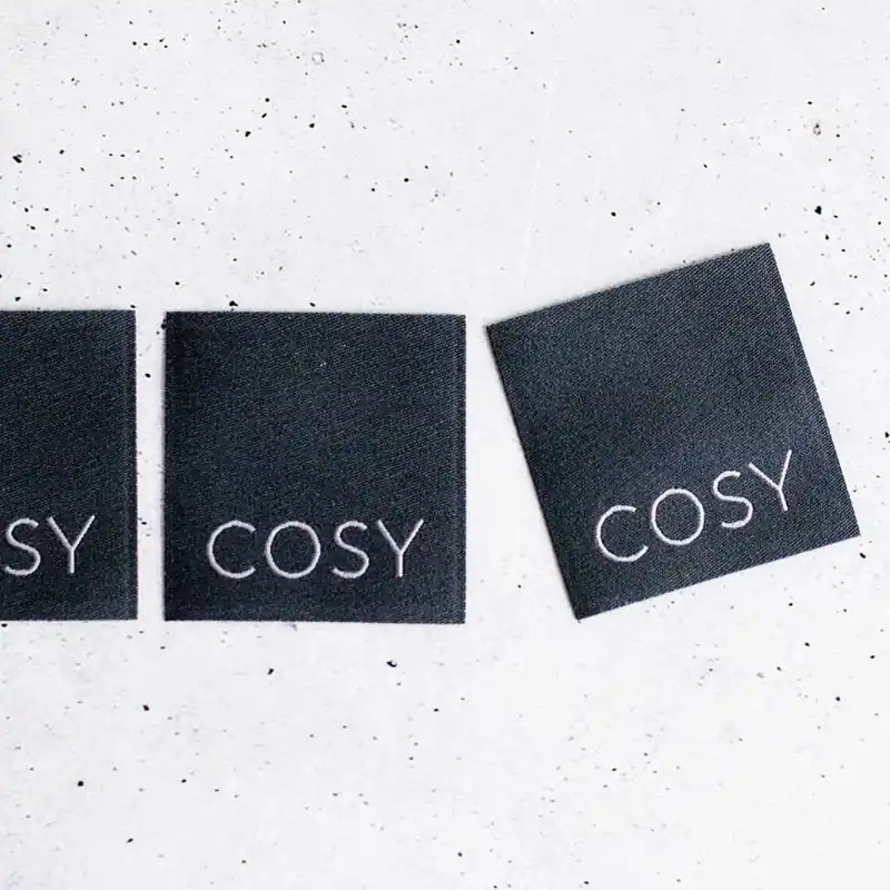 Weltweiter Versand Maxi Webetikett – cozy – Aufnäher von Farbenmix 5x5cm