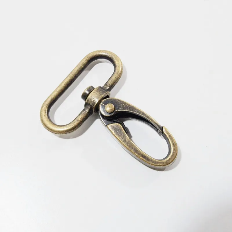 Letzte Chance Karabiner 30mm altmessing – für Taschen & Gurtbänder