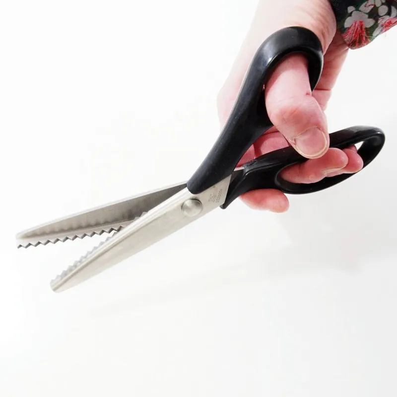 Zackenschere 21cm – Stoffschere 8″ gezackt – Schneiderschere mit Zacken Abverkauf
