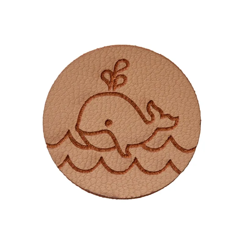 Kostenloser Rückversand Aufnäher Wal mit Wellen hellbraun für einzigartige Nähprojekte, Strickwerke & Gebasteltes Ø23mm
