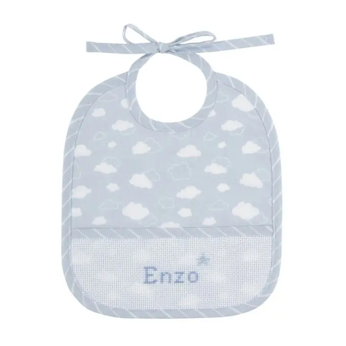 Stickerei-Lätzchen 22x27cm Blau Wolkenmotiv 3 Monate Angebot