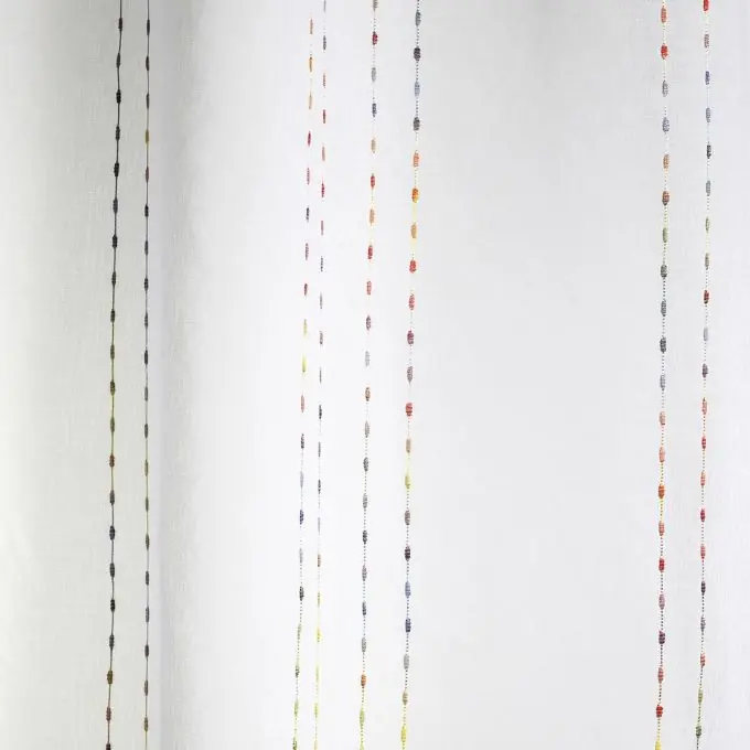 Geprüft Bestickter Stoff mit bunten Punkten, extra breit