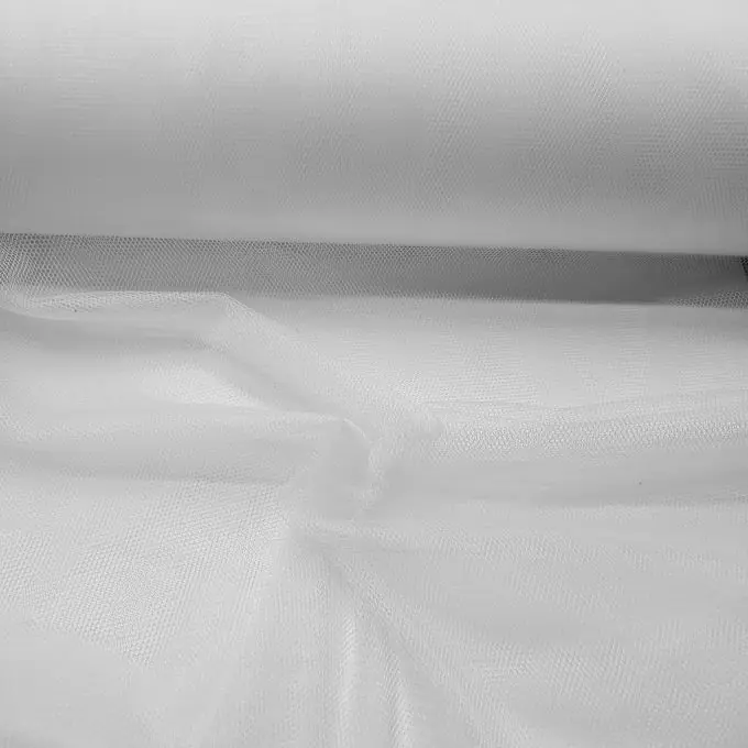 Leichter weißer Tüllstoff Markenware