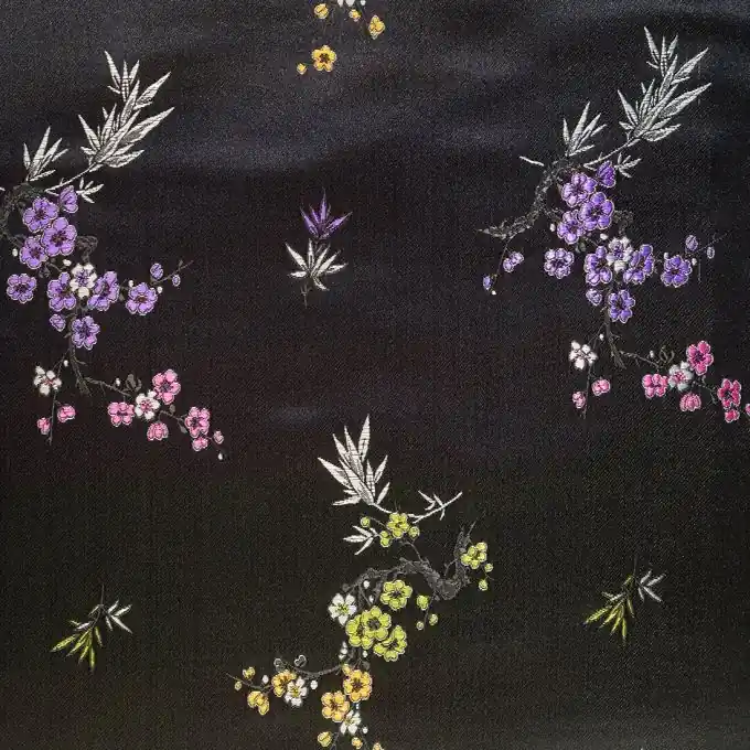 Geprüft Jacquard-Stoff Schwarz mit Lila Blümchen 140cm Breite