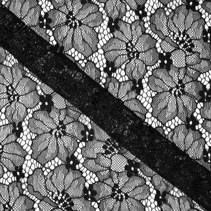 Must-Have Feine Spitze mit Blumenmuster Schwarz 150cm Breit