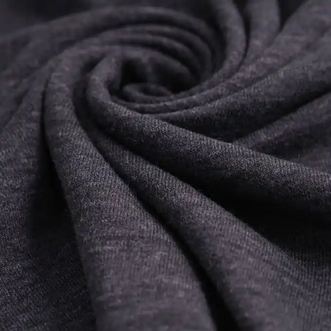 Im Trend Blauer einfarbiger, leichter Strickstoff