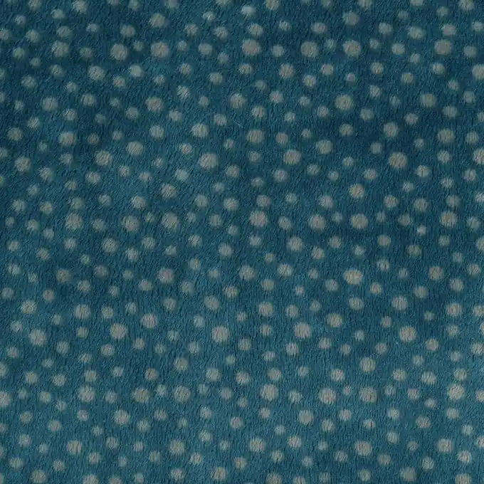 Großhandel Blaue Kuscheldecke mit ecru Punkten, 150cm Breite