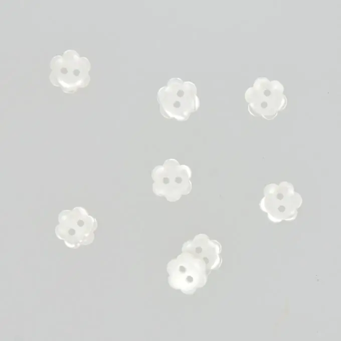 Knöpfe in Form kleiner Blumen weiß 10 mm Top-Preis