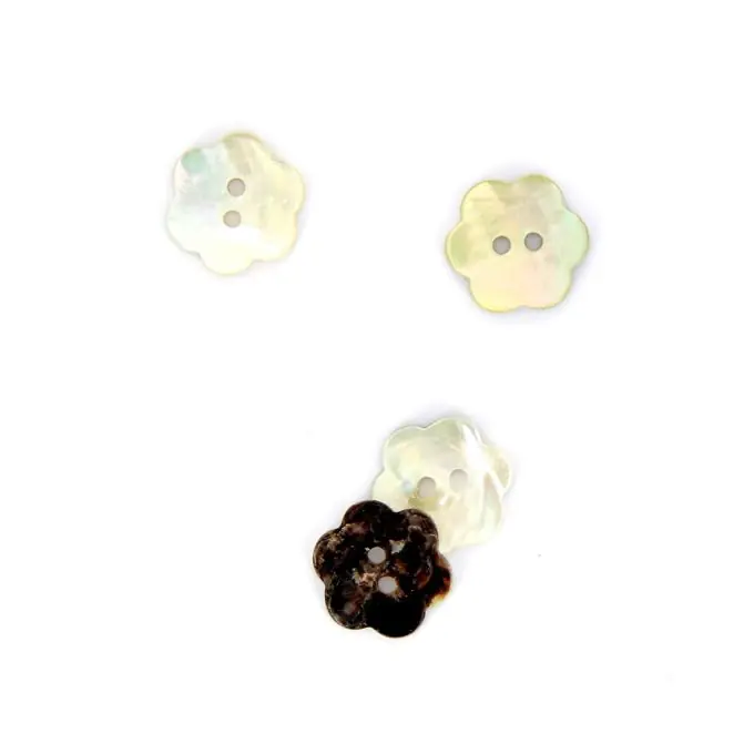 Perlmuttfarbene Knöpfe Blumen weiß 15 mm Versand Am Gleichen Tag