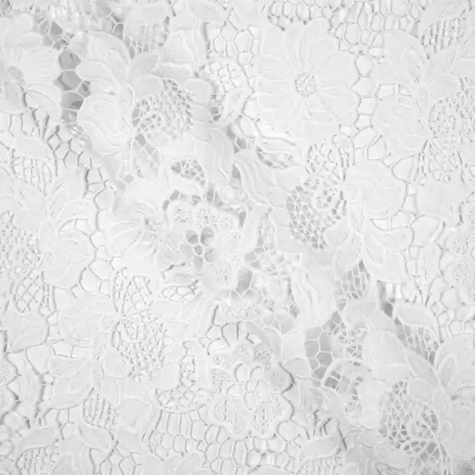 Preis Gesenkt Weiße Gipüre mit Blumenmuster