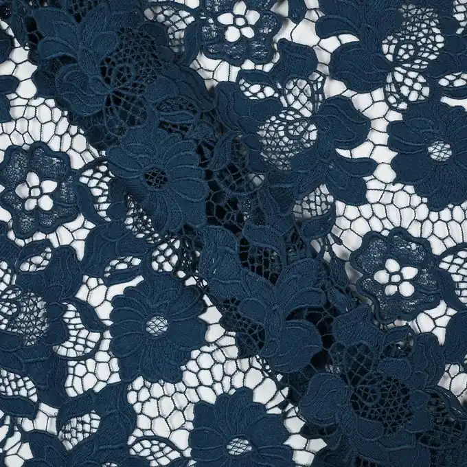 Dunkelblaue Gipüre mit Blumenmuster Neu Im Sortiment