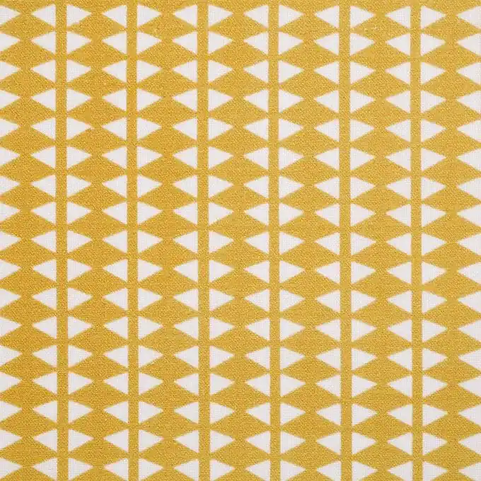 Ockergelber Baumwollstoff mit weißen Dreiecken Must-Have
