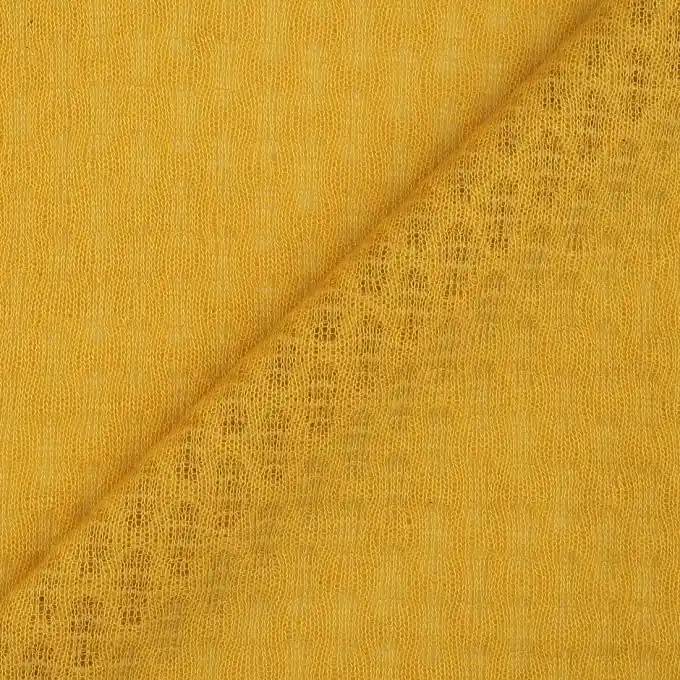 Gestreifter Wollstrickstoff in Curryfarbe mit Löchern Sale