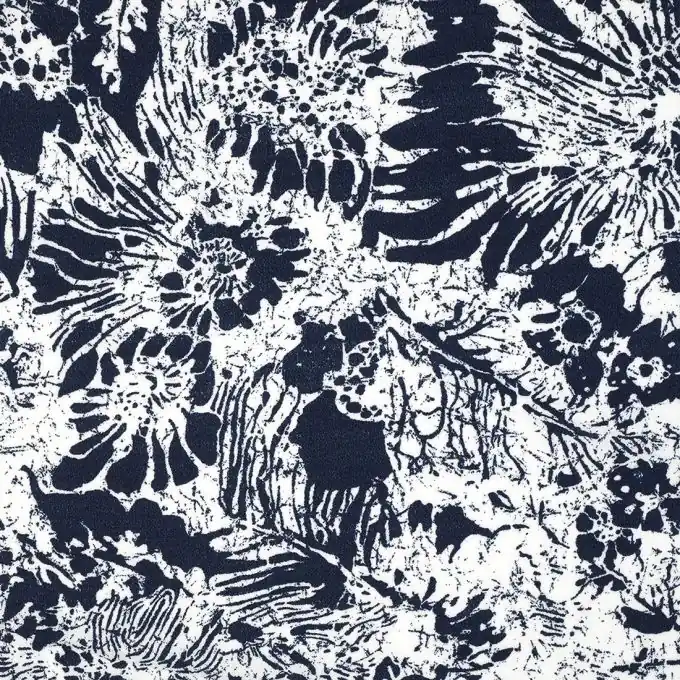 Weißer und blauer Kreppstoff mit Blumenmuster Geprüft