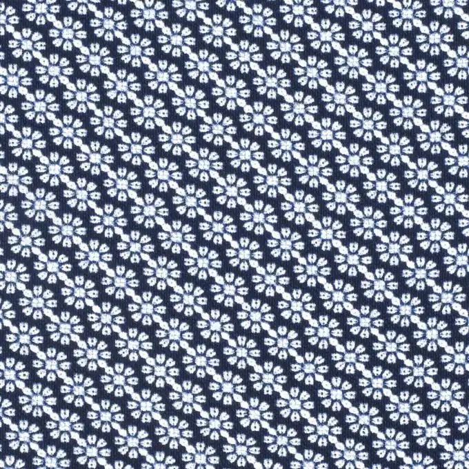 Kreppstoff mit blauem Blumenmuster Handgefertigt