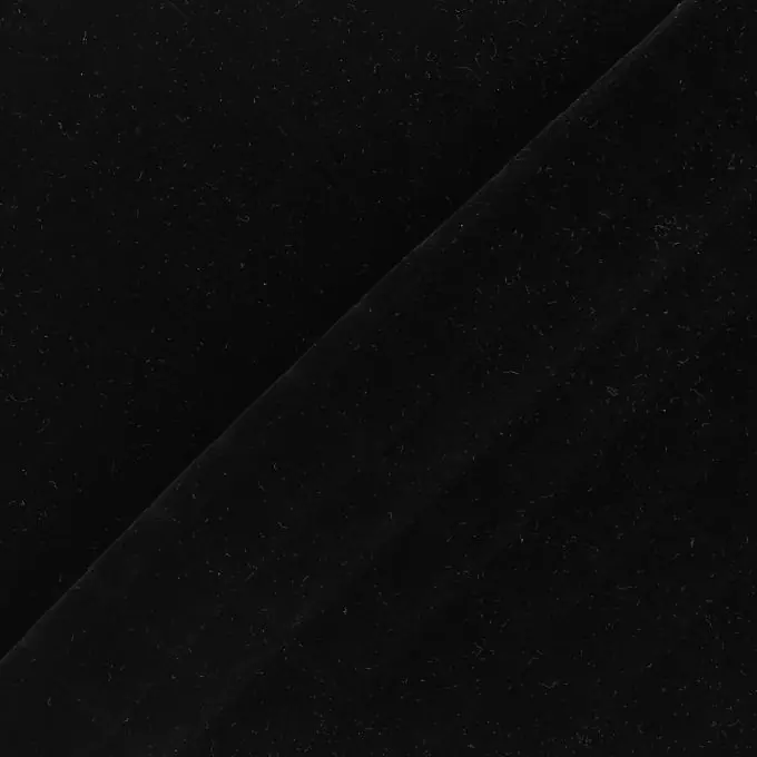 Limited Edition Gesteppter Samtstoff schwarz