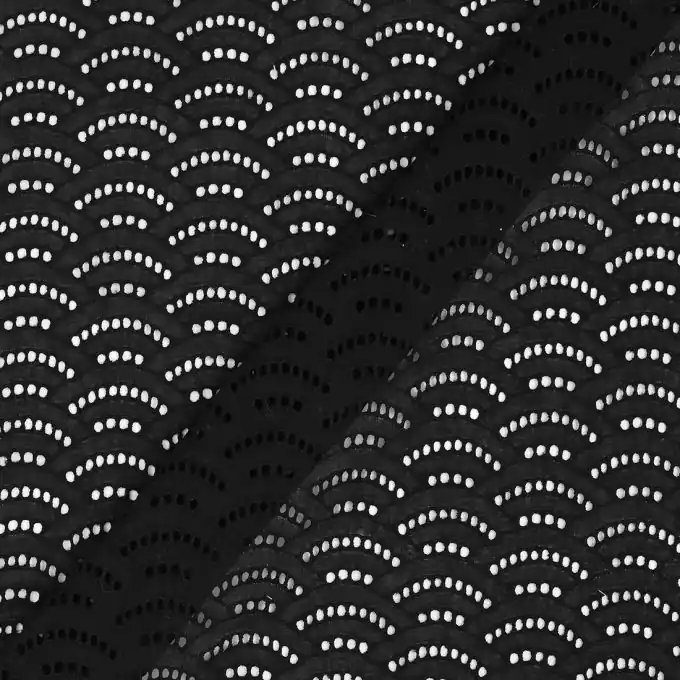 Neu Schwarzer Stoff mit Stickmotiv