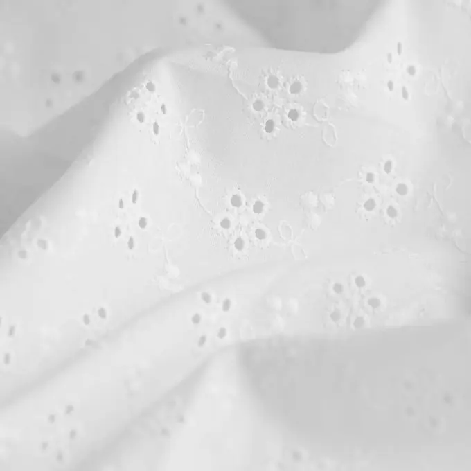 Baumwollstoff mit Blumenstickereien Beliebt