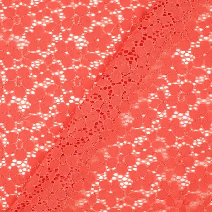 Stoff mit Korallenblumenstickerei Echt