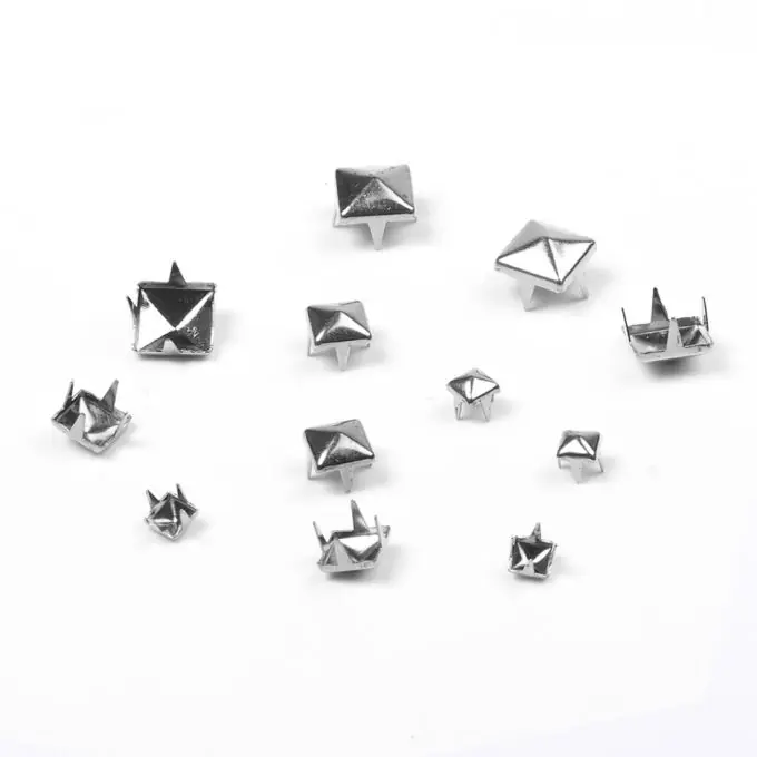 Nieten, eckig silbern Top-Qualität